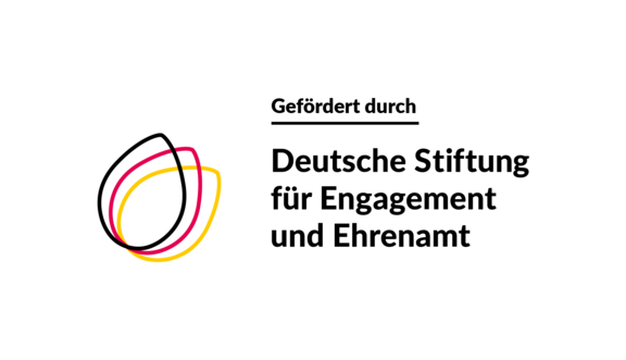2023_DSEE_Gefoerdert_Logo_2zlg_RGB_Kreis_Schwarze-Schrift_2000px.png 